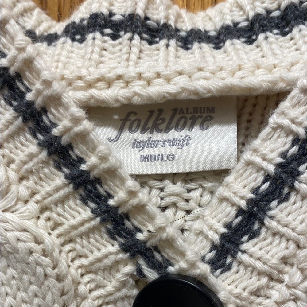 Cream and Black Women's Sweaters